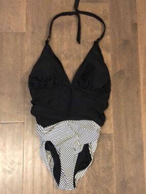 Move Mama nursing swimsuit